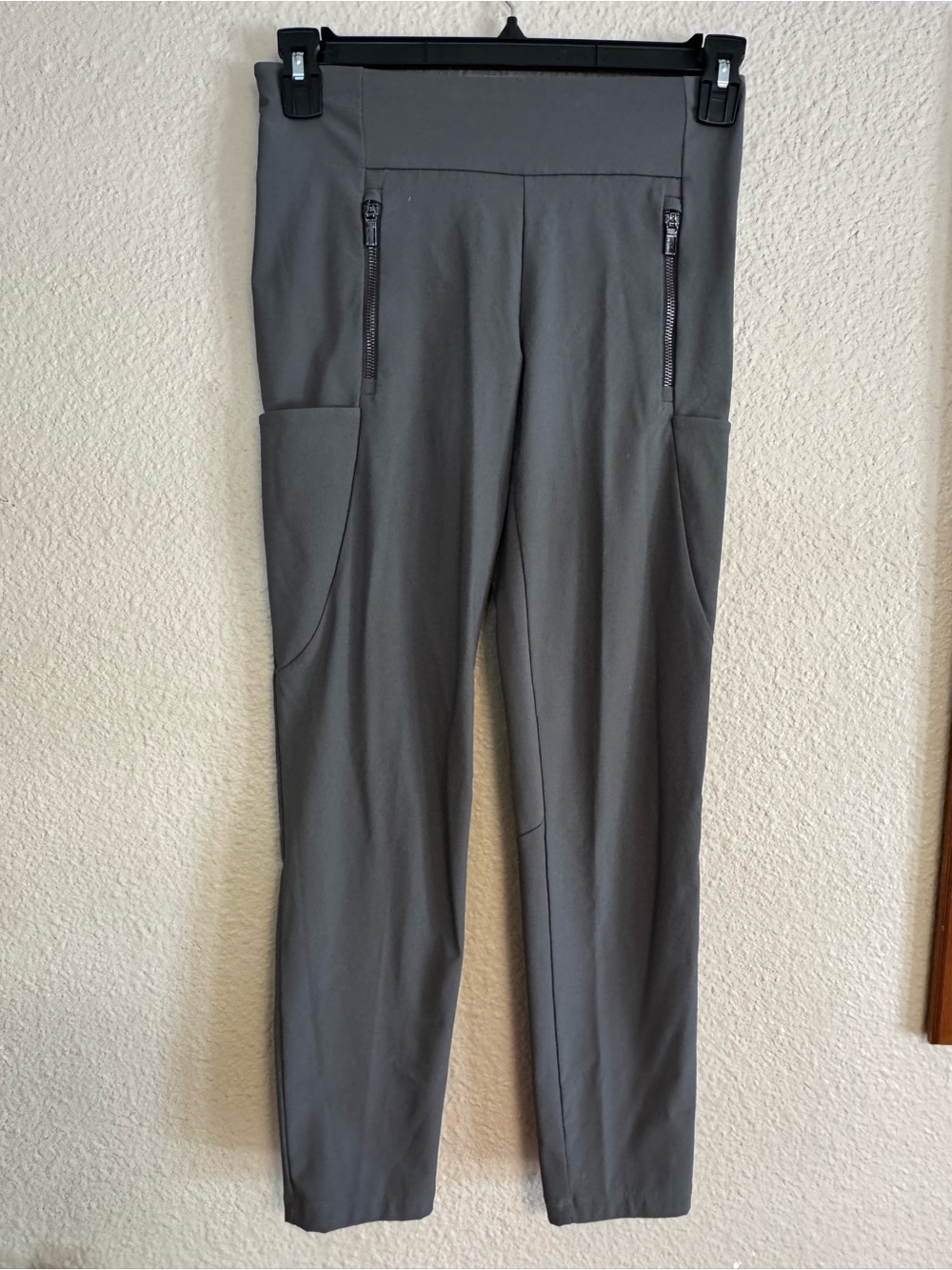 Athleta Gray Women's Active Pants with Zipper Pockets